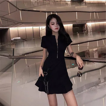 Секси черна рокля с рюшами кръгъл отвор на вратата, къс ръкав, тънка мини рокля, Годишният корейски модерен монтиране сарафан с гънки и къдри
